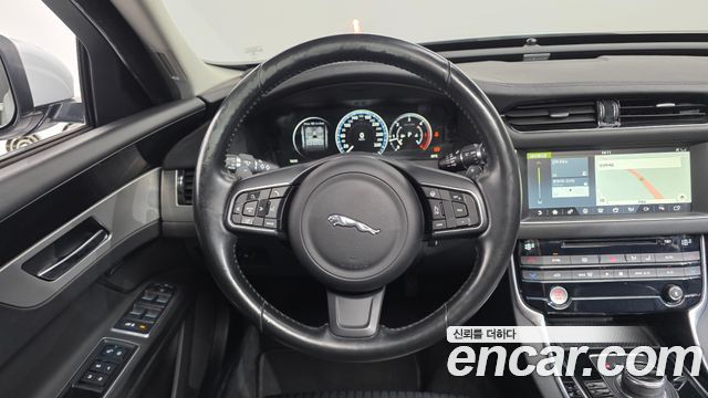 Jaguar XF (X260) 20d Prestige AWD 2017 — фото 14