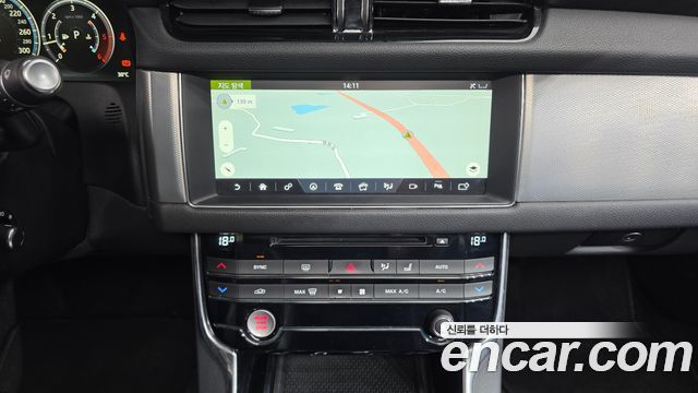 Jaguar XF (X260) 20d Prestige AWD 2017 — фото 15