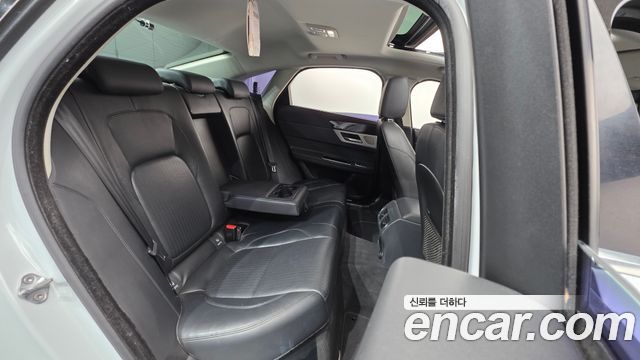 Jaguar XF (X260) 20d Prestige AWD 2017 — фото 17