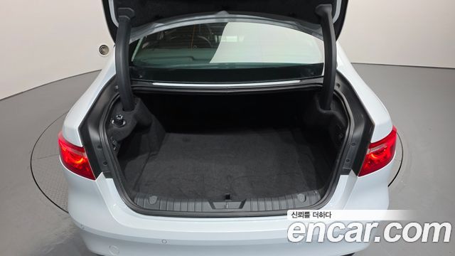 Jaguar XF (X260) 20d Prestige AWD 2017 — фото 19