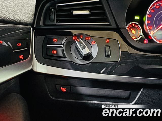 BMW 5 Series (F10) 520d xDrive M Aero Dynamic 2016 — фото 20