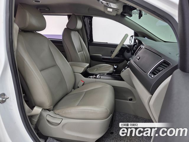 Kia Carnival 9-seater Luxury 2018 — фото 10