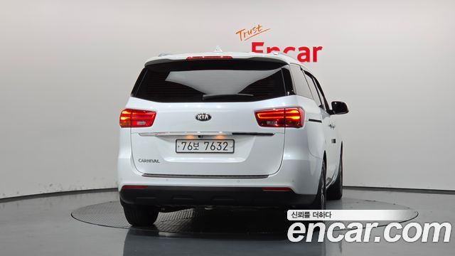 Kia Carnival 11-Seater Prestige 2020 — фото 4