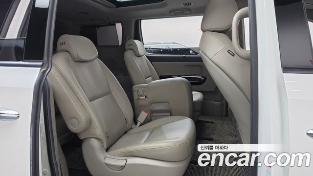 Kia Carnival 11-Seater Prestige 2020 — фото 11