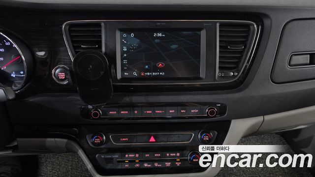 Kia Carnival 11-Seater Prestige 2020 — фото 12