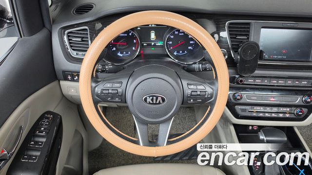 Kia Carnival 11-Seater Prestige 2020 — фото 13