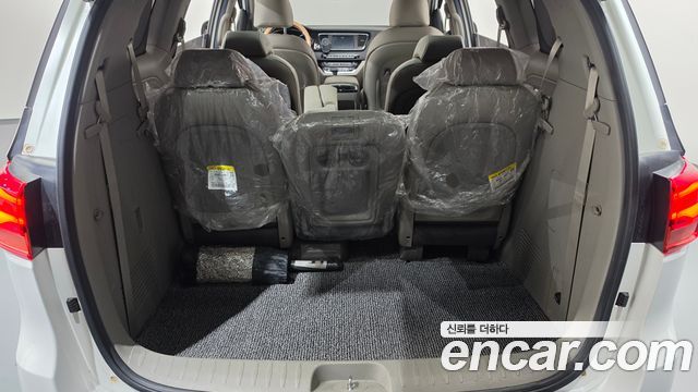 Kia Carnival 11-Seater Prestige 2020 — фото 18