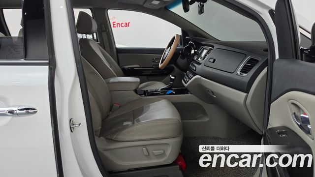 Kia Carnival 11-Seater Prestige 2020 — фото 26