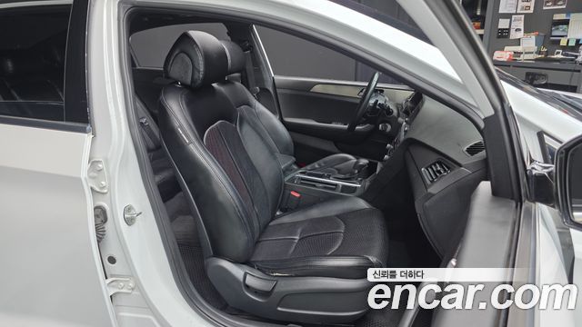 Hyundai Sonata (LF) 2.0 Turbo Smart 2016 — фото 11
