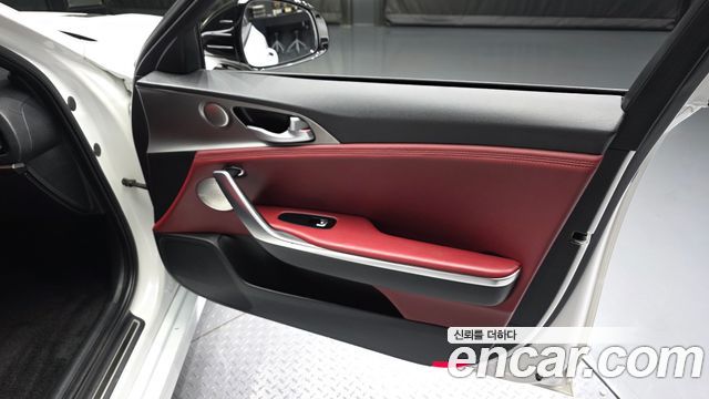 Kia Stinger 3.3 Turbo AWD GT 2020 — фото 24