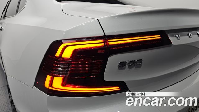 Volvo S90 B6 AWD Inscription 2021 — фото 23