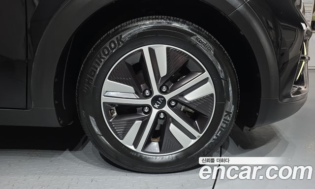 Kia Niro 1.6 HEV Noblesse 2020 — фото 21