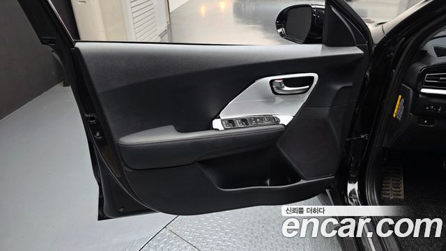 Kia Niro 1.6 HEV Noblesse 2020 — фото 24