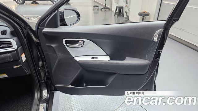 Kia Niro 1.6 HEV Noblesse 2020 — фото 25