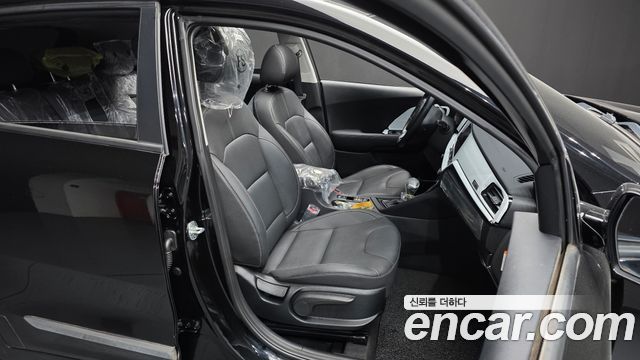 Kia Niro 1.6 HEV Noblesse 2020 — фото 26
