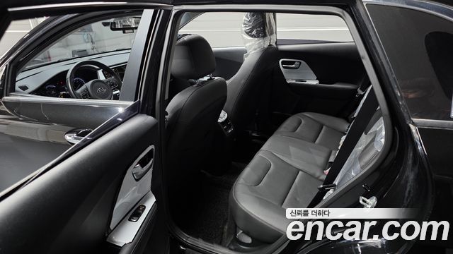 Kia Niro 1.6 HEV Noblesse 2020 — фото 28