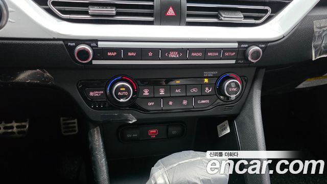 Kia Niro 1.6 HEV Noblesse 2020 — фото 32