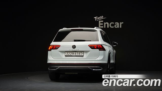 Volkswagen Tiguan (II) 2.0 TDI Premium 2023 — фото 4