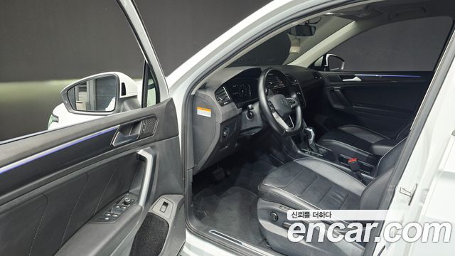 Volkswagen Tiguan (II) 2.0 TDI Premium 2023 — фото 10