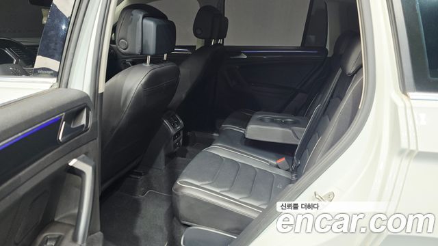 Volkswagen Tiguan (II) 2.0 TDI Premium 2023 — фото 11