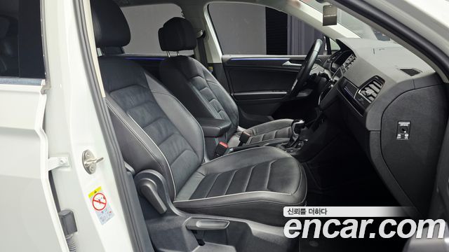 Volkswagen Tiguan (II) 2.0 TDI Premium 2023 — фото 12