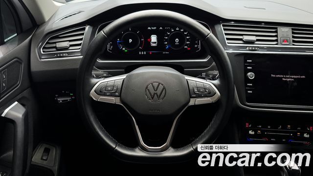 Volkswagen Tiguan (II) 2.0 TDI Premium 2023 — фото 13