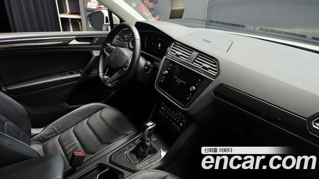 Volkswagen Tiguan (II) 2.0 TDI Premium 2023 — фото 19