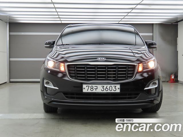 Kia Carnival 11-Seater Deluxe 2019 — фото 2