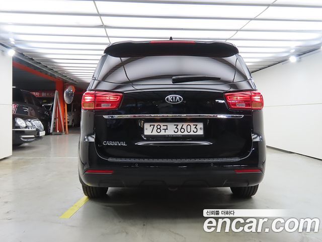 Kia Carnival 11-Seater Deluxe 2019 — фото 3