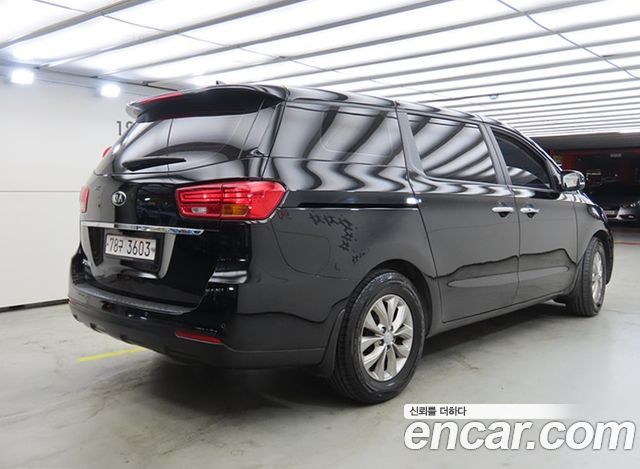 Kia Carnival 11-Seater Deluxe 2019 — фото 4