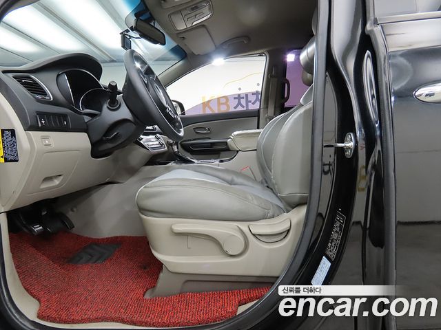 Kia Carnival 11-Seater Deluxe 2019 — фото 5