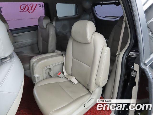 Kia Carnival 11-Seater Deluxe 2019 — фото 7