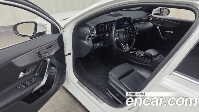 Mercedes-Benz A-Class (W177) A220 Sedan 2023 — фото 10