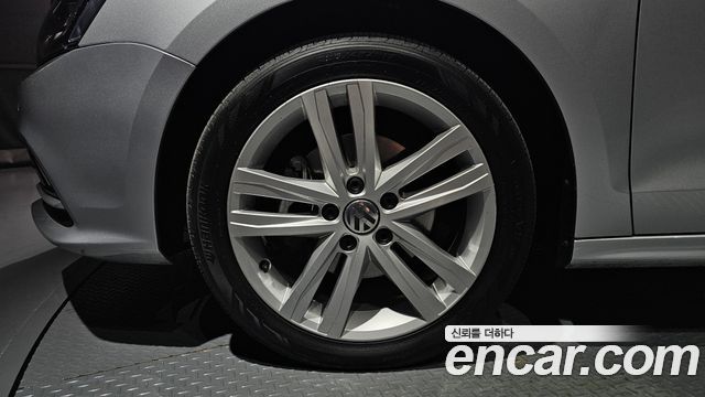 Volkswagen Jetta 2.0 TDI BlueMotion Premium 6th 2015 — фото 5