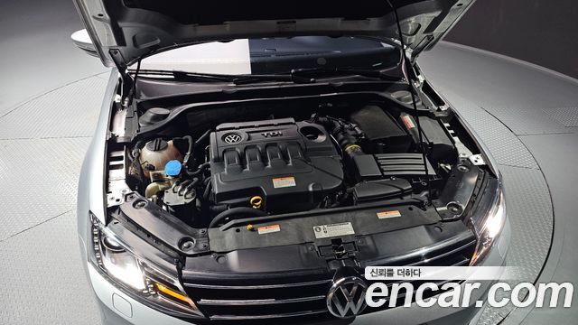 Volkswagen Jetta 2.0 TDI BlueMotion Premium 6th 2015 — фото 6