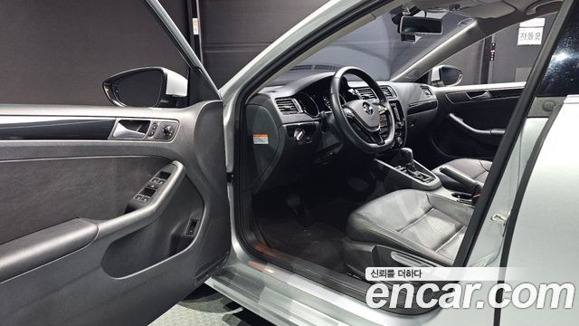Volkswagen Jetta 2.0 TDI BlueMotion Premium 6th 2015 — фото 10