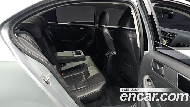Volkswagen Jetta 2.0 TDI BlueMotion Premium 6th 2015 — фото 11