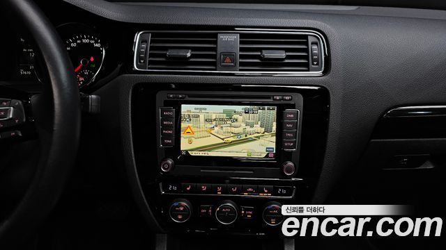 Volkswagen Jetta 2.0 TDI BlueMotion Premium 6th 2015 — фото 14