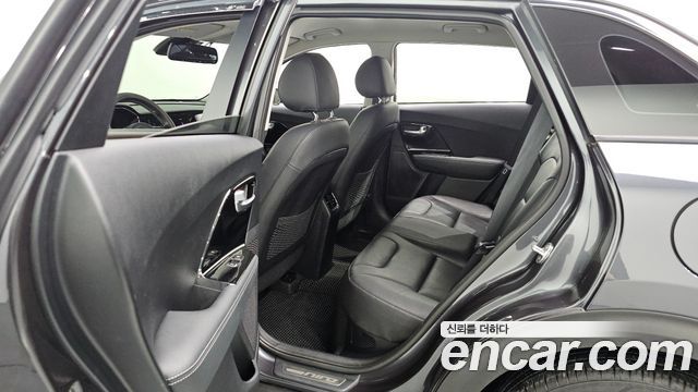 Kia Niro 1.6 HEV Noblesse Special 2020 — фото 11
