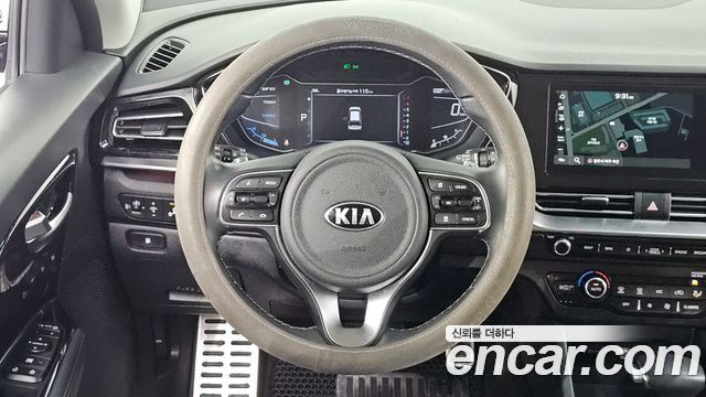 Kia Niro 1.6 HEV Noblesse Special 2020 — фото 13