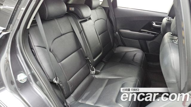 Kia Niro 1.6 HEV Noblesse Special 2020 — фото 18