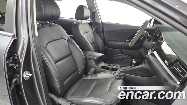 Kia Niro 1.6 HEV Noblesse Special 2020 — фото 19