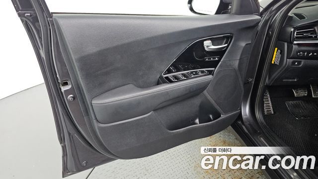 Kia Niro 1.6 HEV Noblesse Special 2020 — фото 24