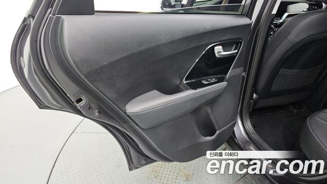 Kia Niro 1.6 HEV Noblesse Special 2020 — фото 25