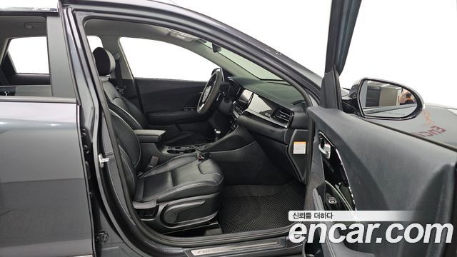 Kia Niro 1.6 HEV Noblesse Special 2020 — фото 26