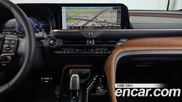 Toyota Crown Crossover 2.5 4WD Hybrid 2025 — фото 15