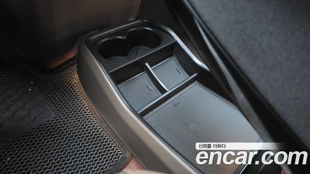 Kia EV9 Long Range 2WD Earth 2024 — фото 19