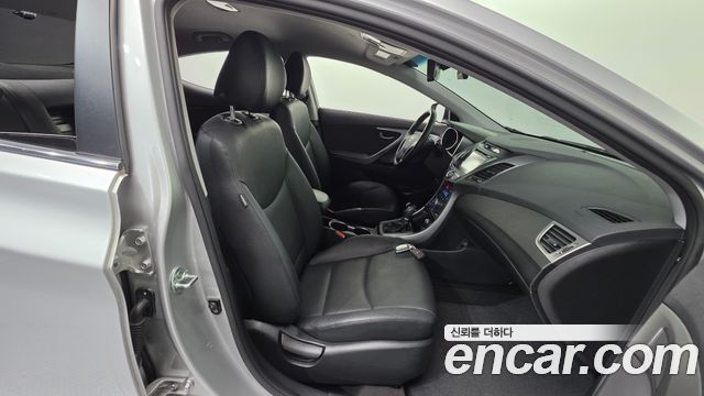 Hyundai Avante 1.6 GDi Modern Standard 2015 — фото 26