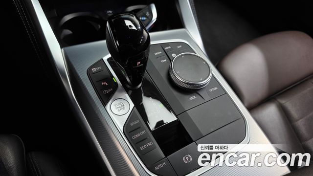 BMW 4 Series (G22) 420i M Sport Performance Coupe 2022 — фото 9