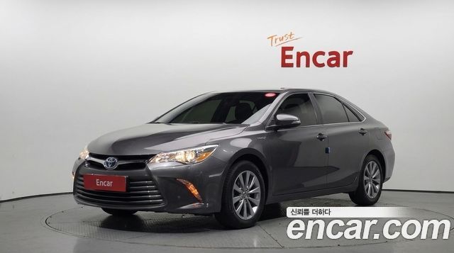 Toyota Camry Hybrid LE